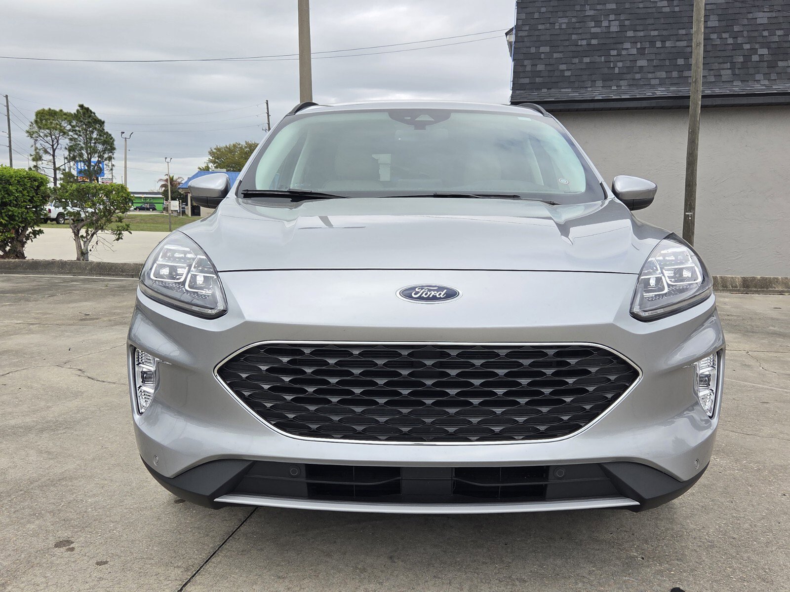Used 2021 Ford Escape Titanium image 2