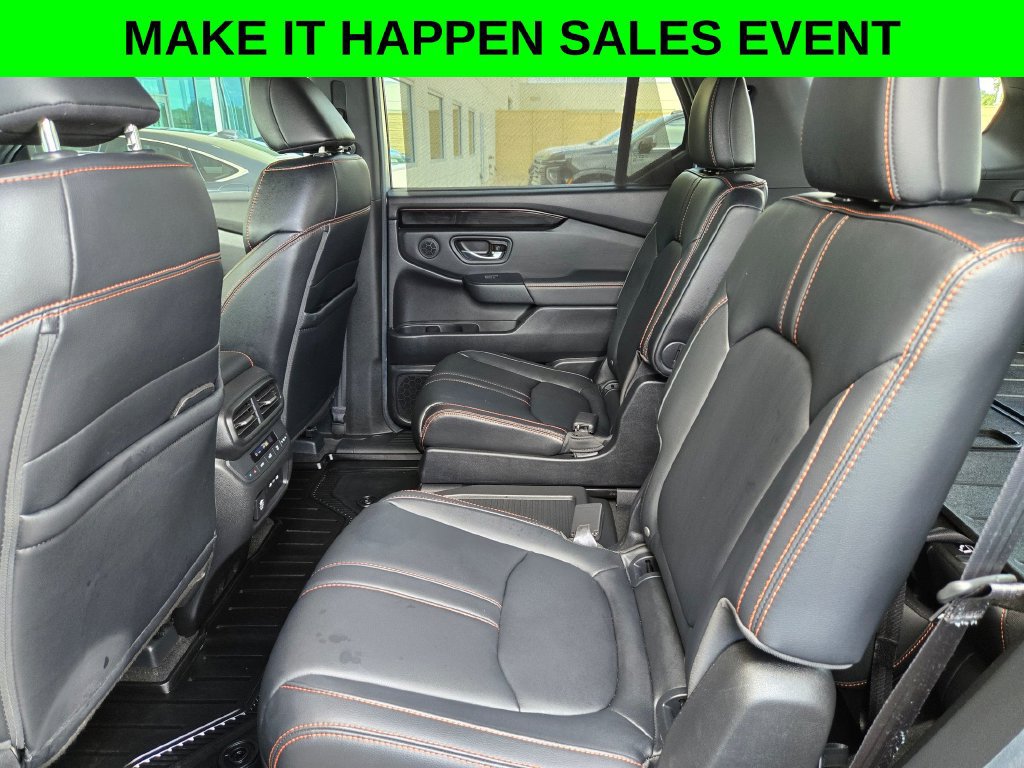 Used 2025 Honda Pilot TrailSport image 14