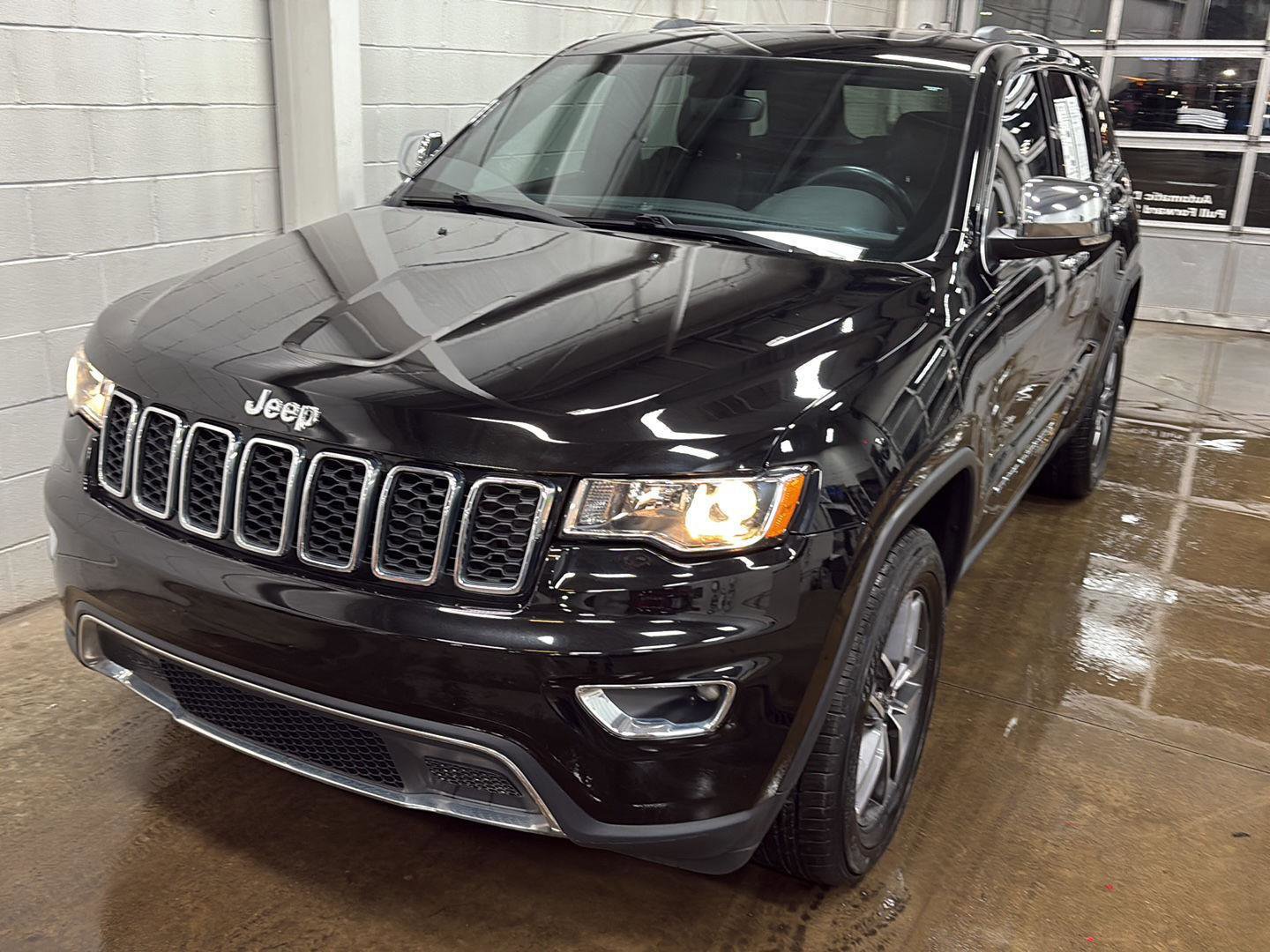 Used 2022 Jeep Grand Cherokee Limited AWD/4WD image 38