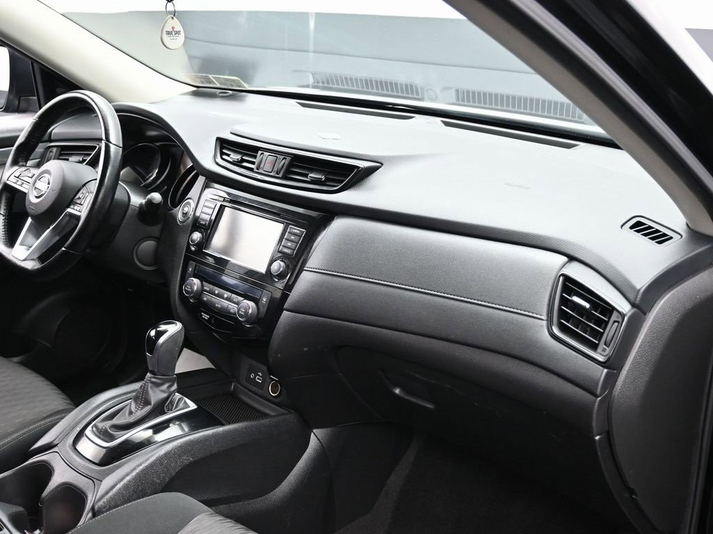 Used 2020 Nissan Rogue SV image 32