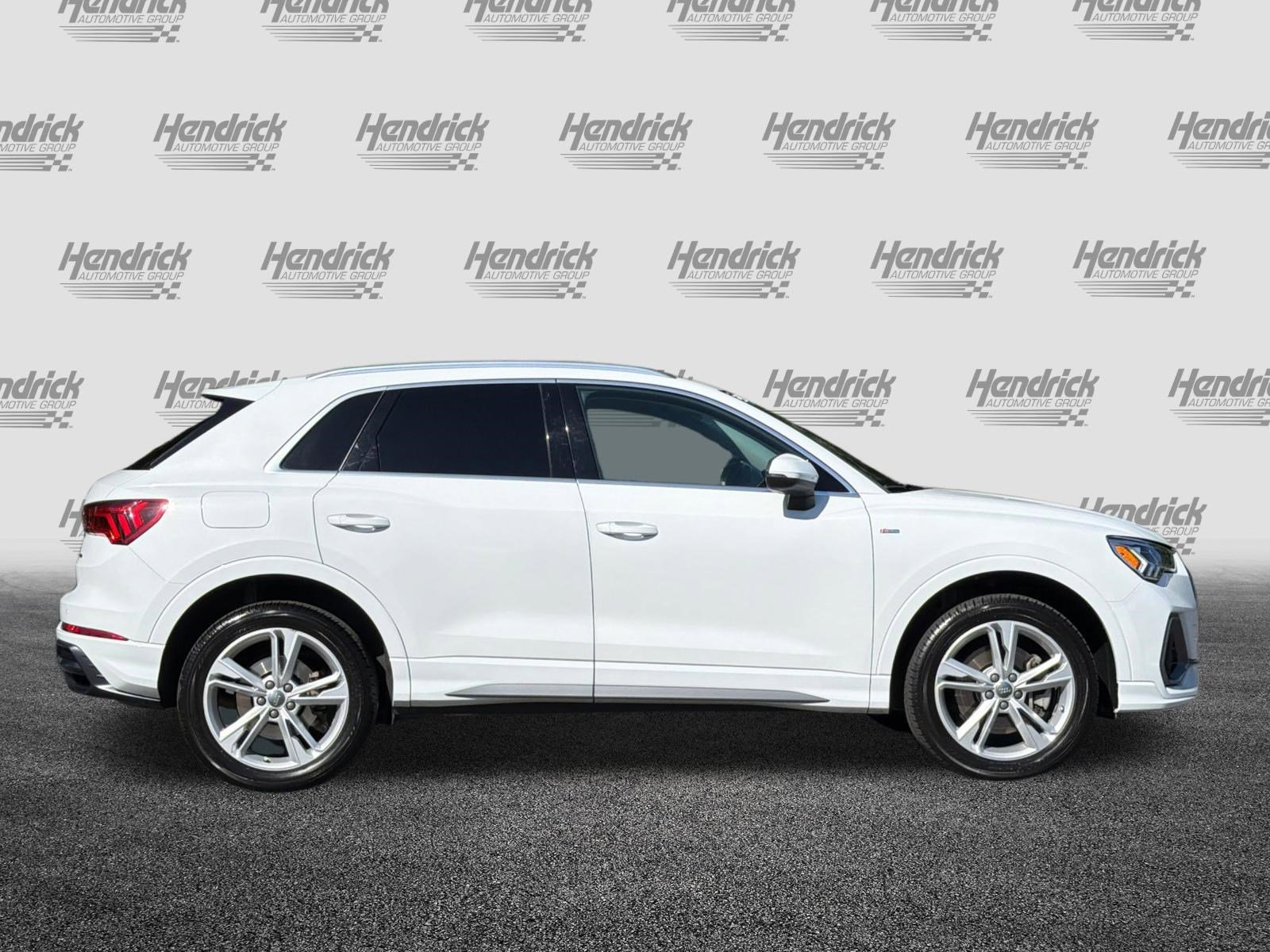 Used 2020 Audi Q3 2.0T Premium Plus w/ Premium Plus Package AWD/4WD image 3