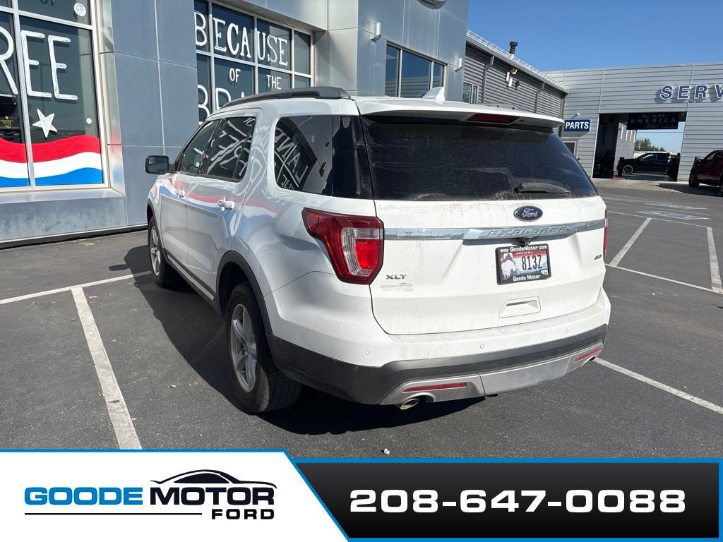 Used 2017 Ford Explorer XLT w/ Equipment Group 202A AWD/4WD image 3