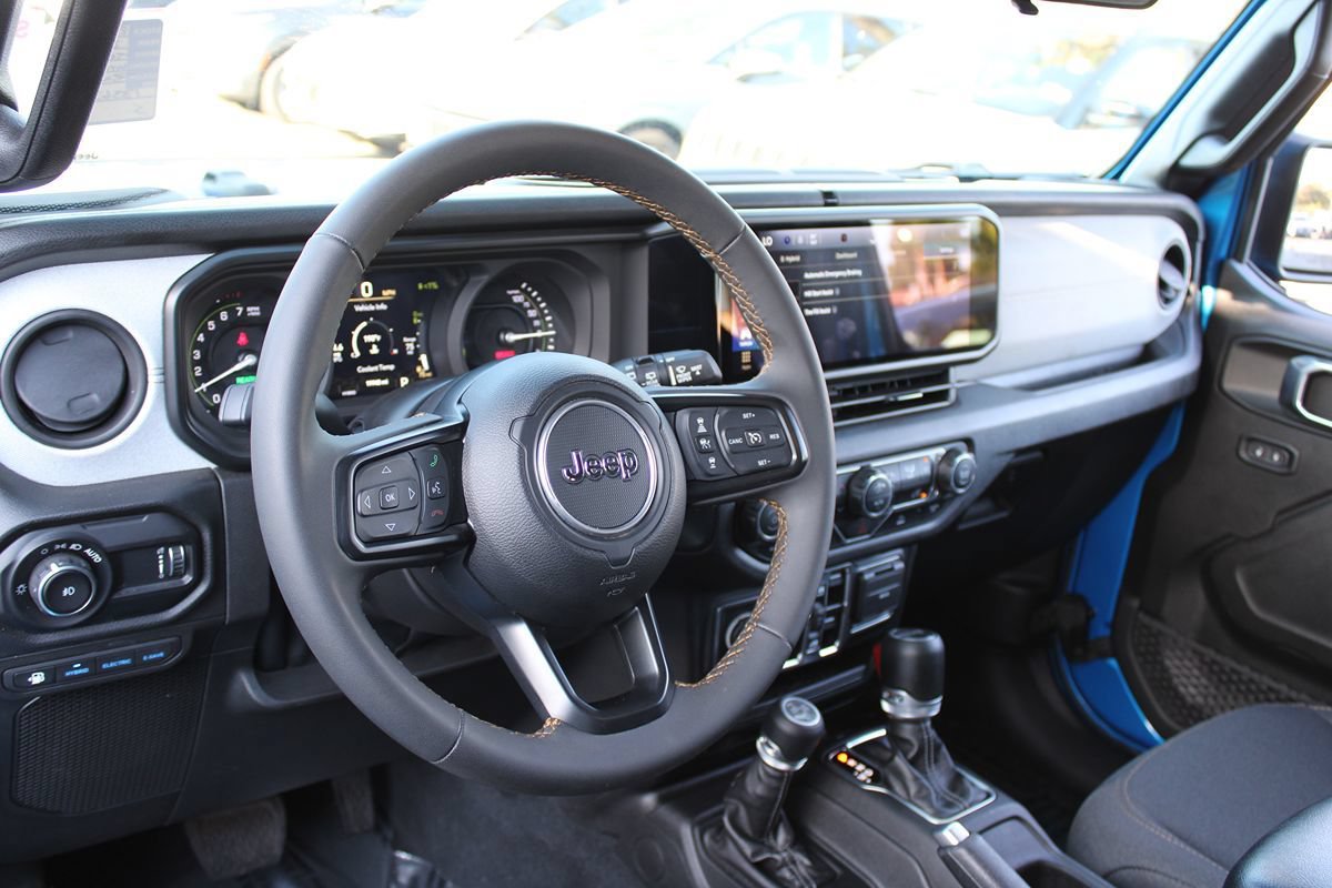 Used 2024 Jeep Wrangler Unlimited AWD/4WD image 6