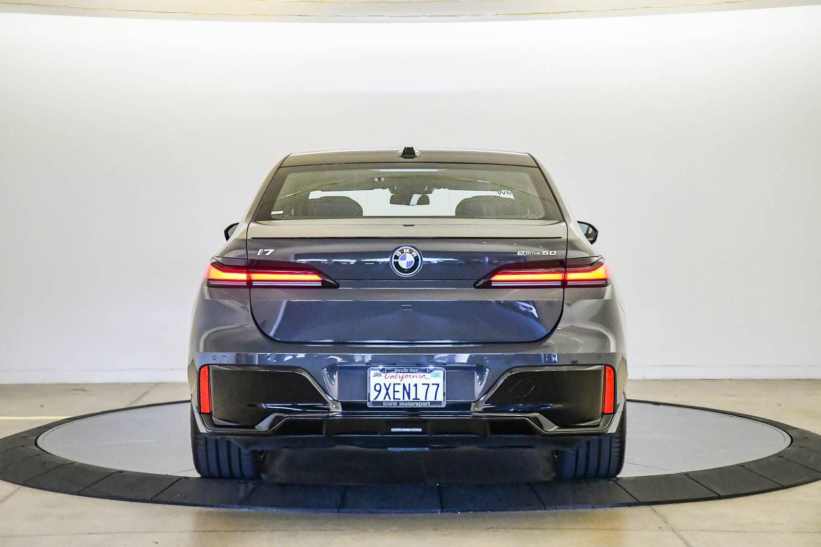 Certified 2025 BMW i7 eDrive50 w/ M Sport Package RWD image 3