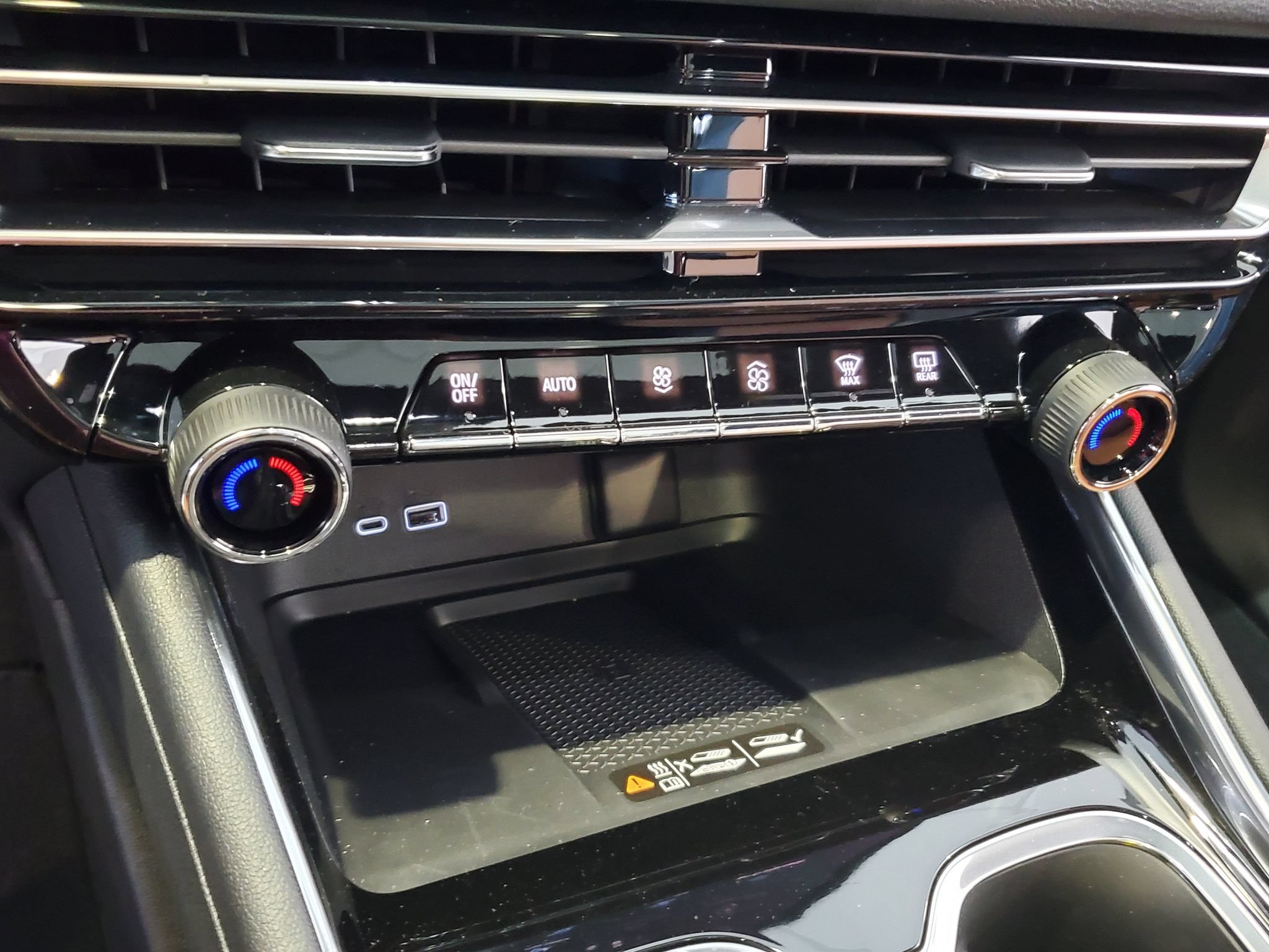 New 2027 Chevrolet Traverse Z71 w/ Enhanced Driving Package AWD/4WD image 32