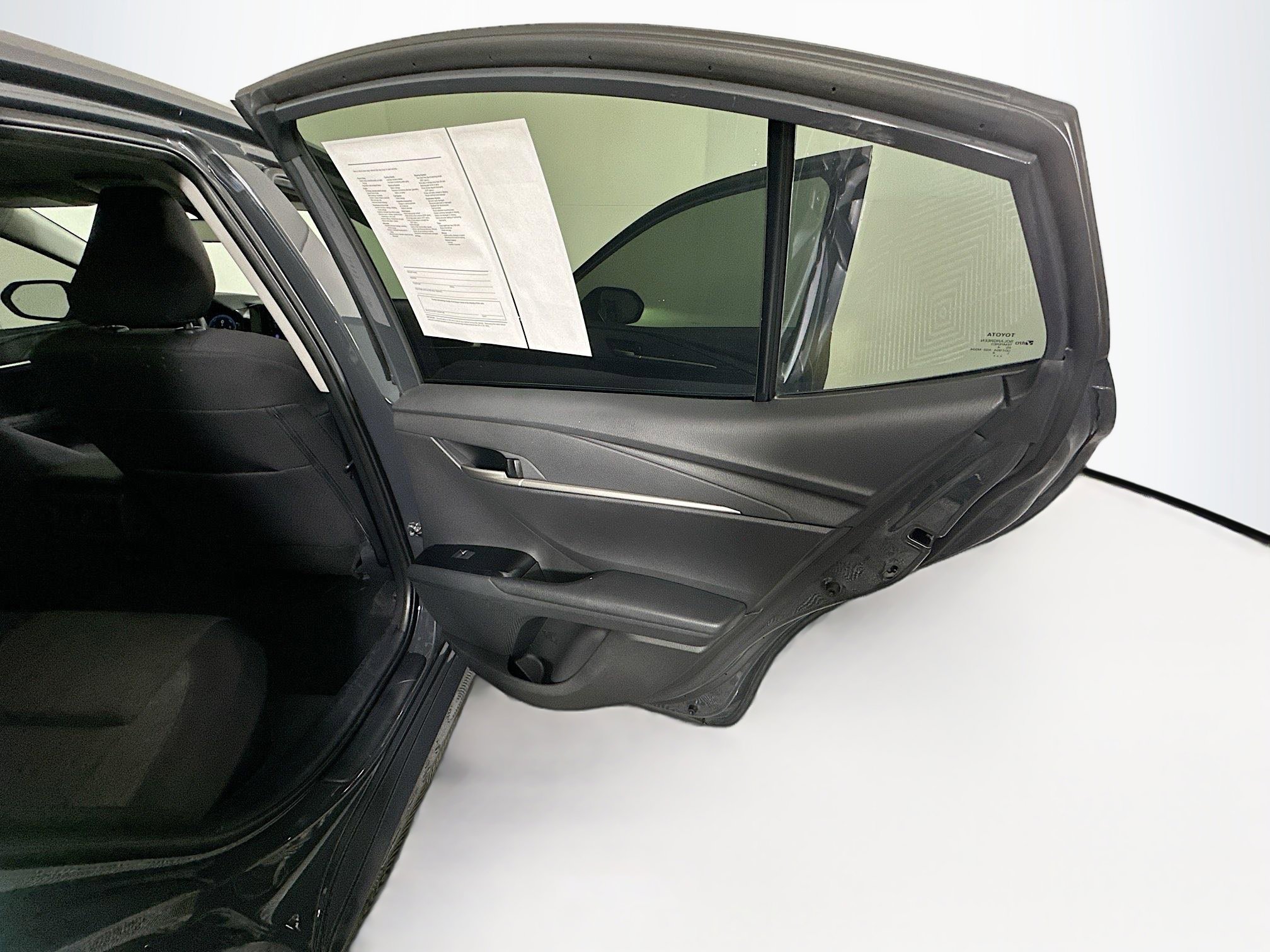 Used 2025 Toyota Camry LE w/ Convenience Package image 29