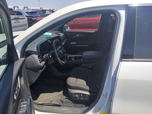 Used 2025 Chevrolet Traverse LT w/ Driver Confidence Package FWD image 6