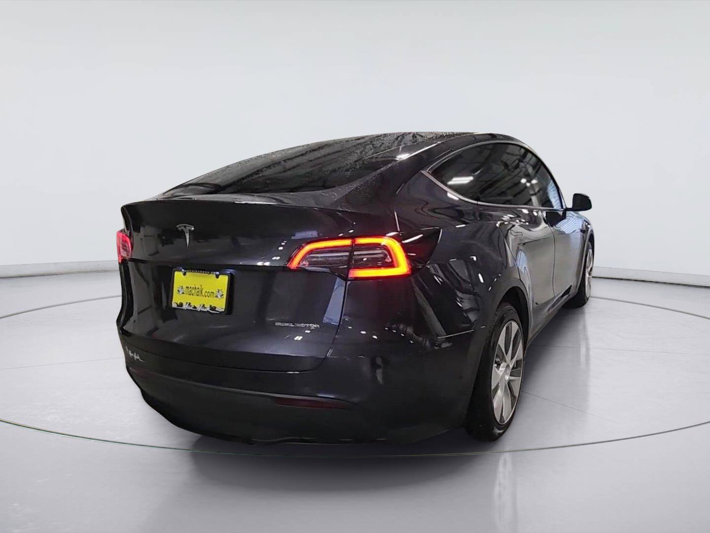 Used 2024 Tesla Model Y Long Range AWD/4WD image 8