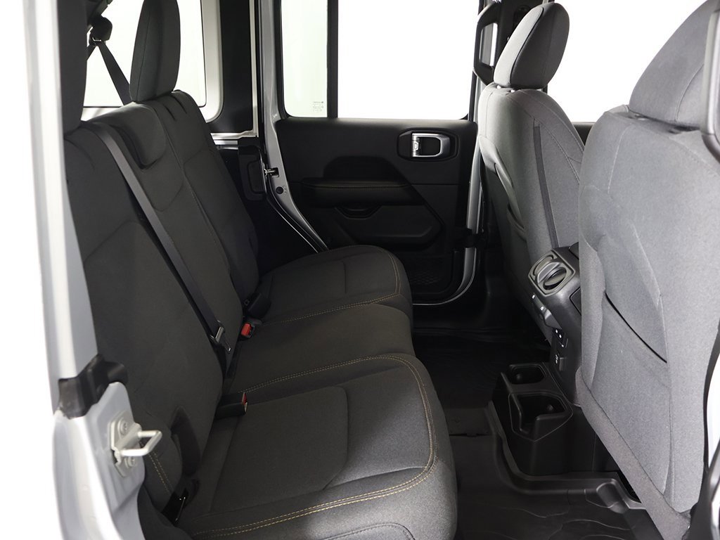 Used 2024 Jeep Wrangler Sahara image 31