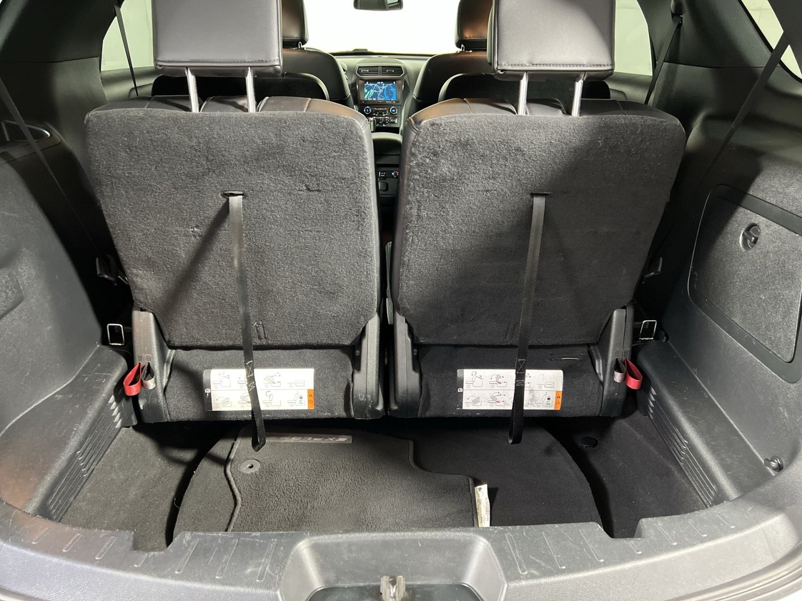 Used 2018 Ford Explorer XLT w/ Equipment Group 202A AWD/4WD image 27