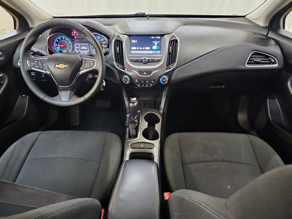 Used 2017 Chevrolet Cruze LT FWD image 18