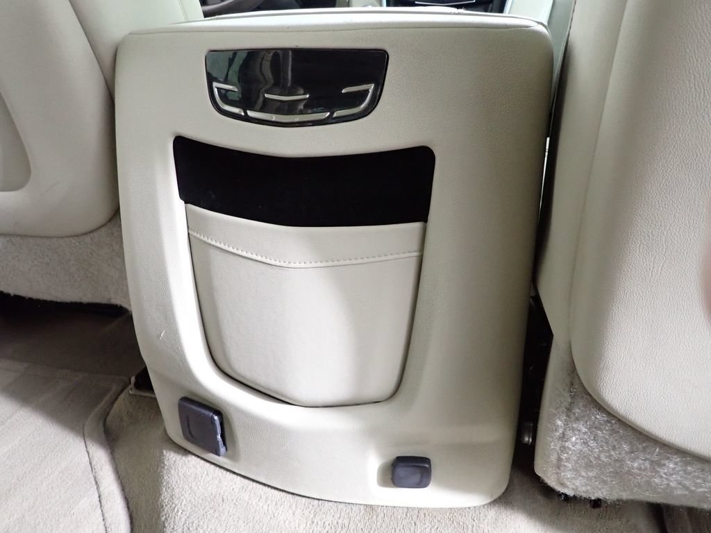 Used 2015 Cadillac Escalade Luxury AWD/4WD image 40