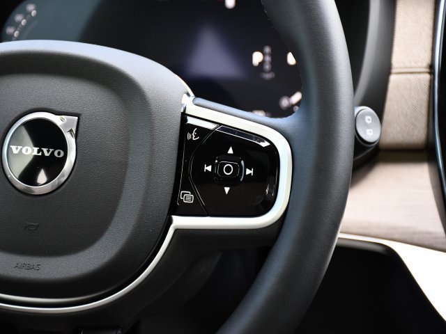 New 2026 Volvo XC90 B6 Plus w/ Protection Package Premier AWD/4WD image 23