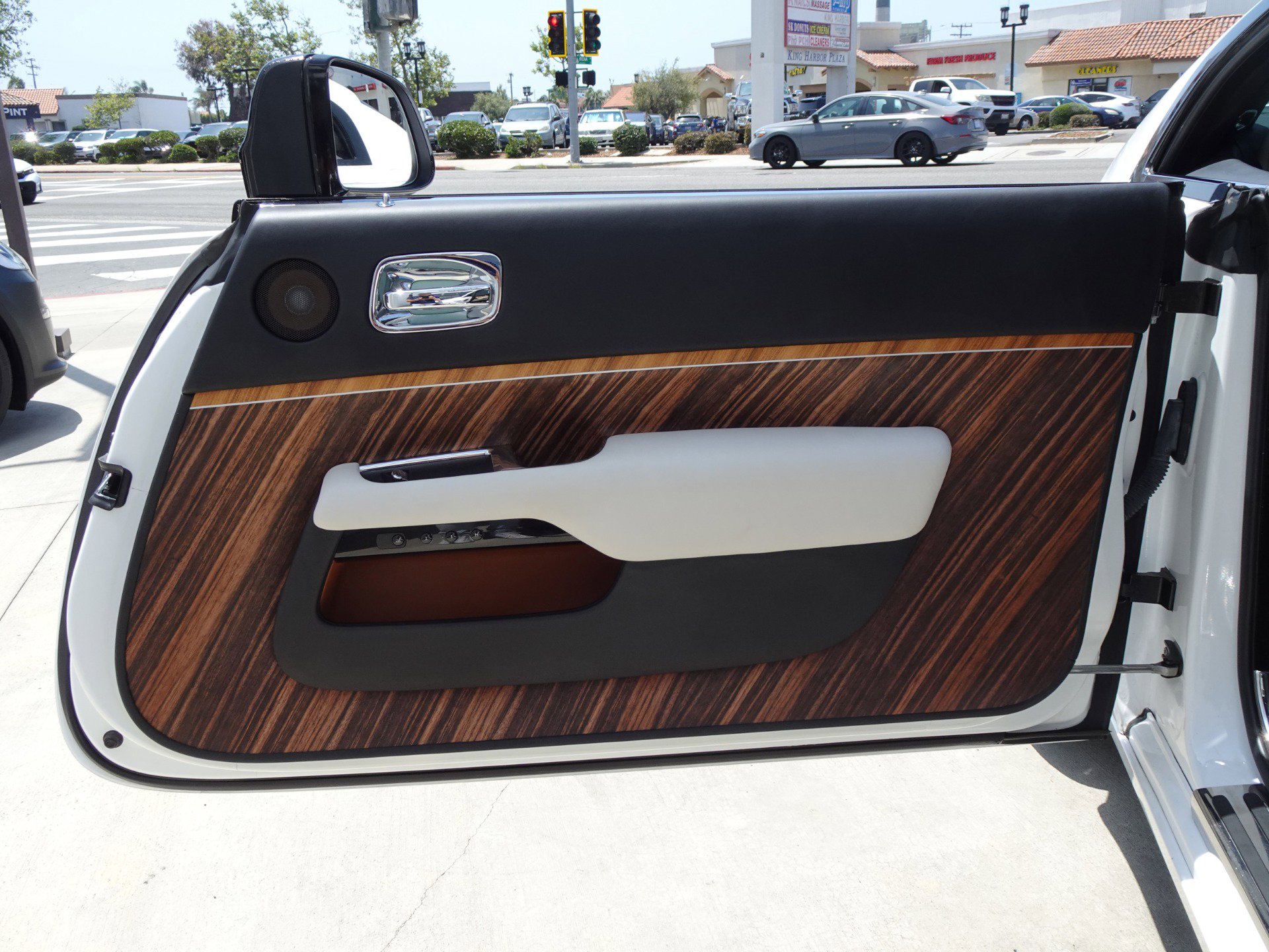 Used 2015 Rolls-Royce Wraith RWD image 16