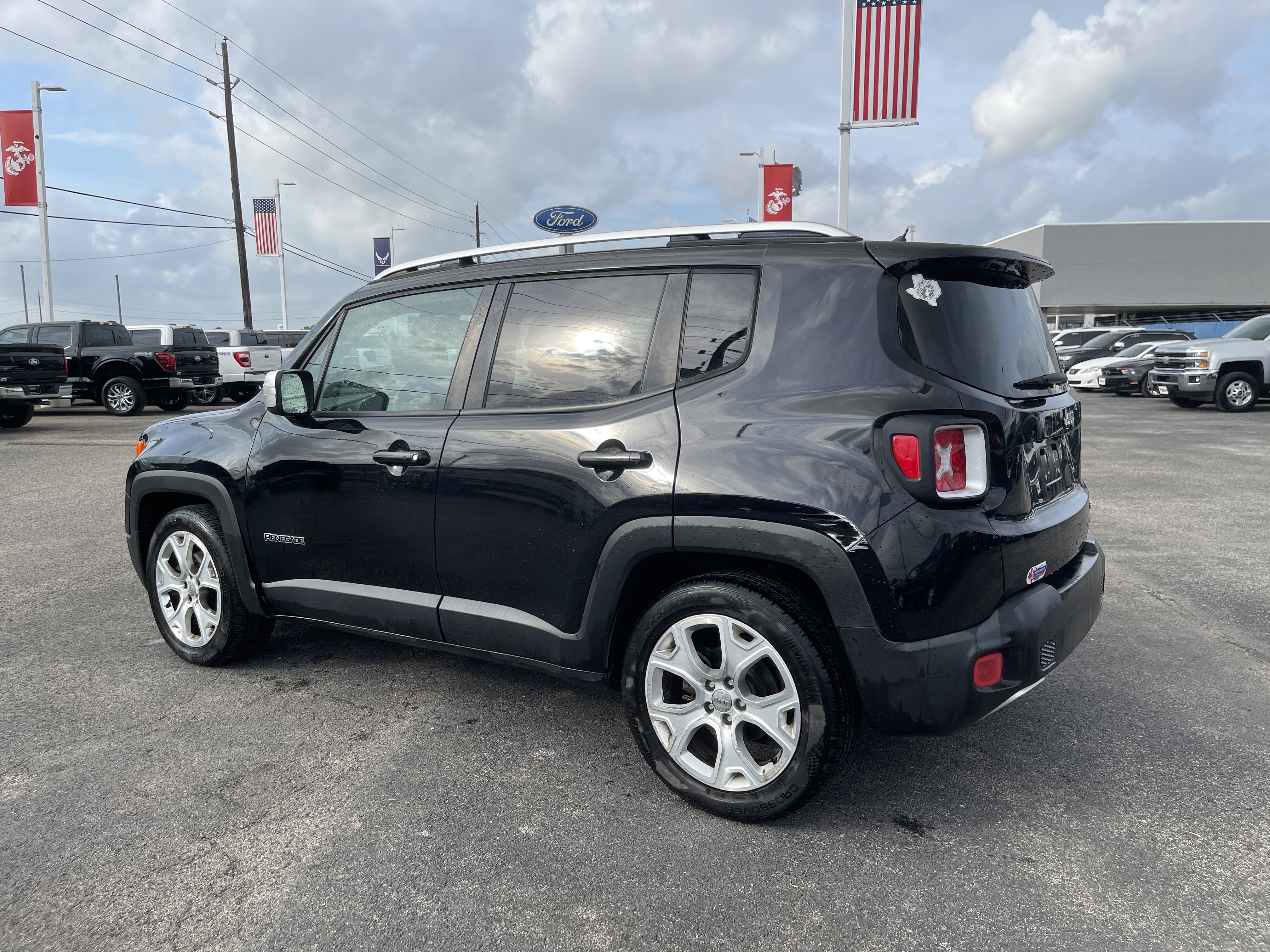 Used 2017 Jeep Renegade Limited image 3