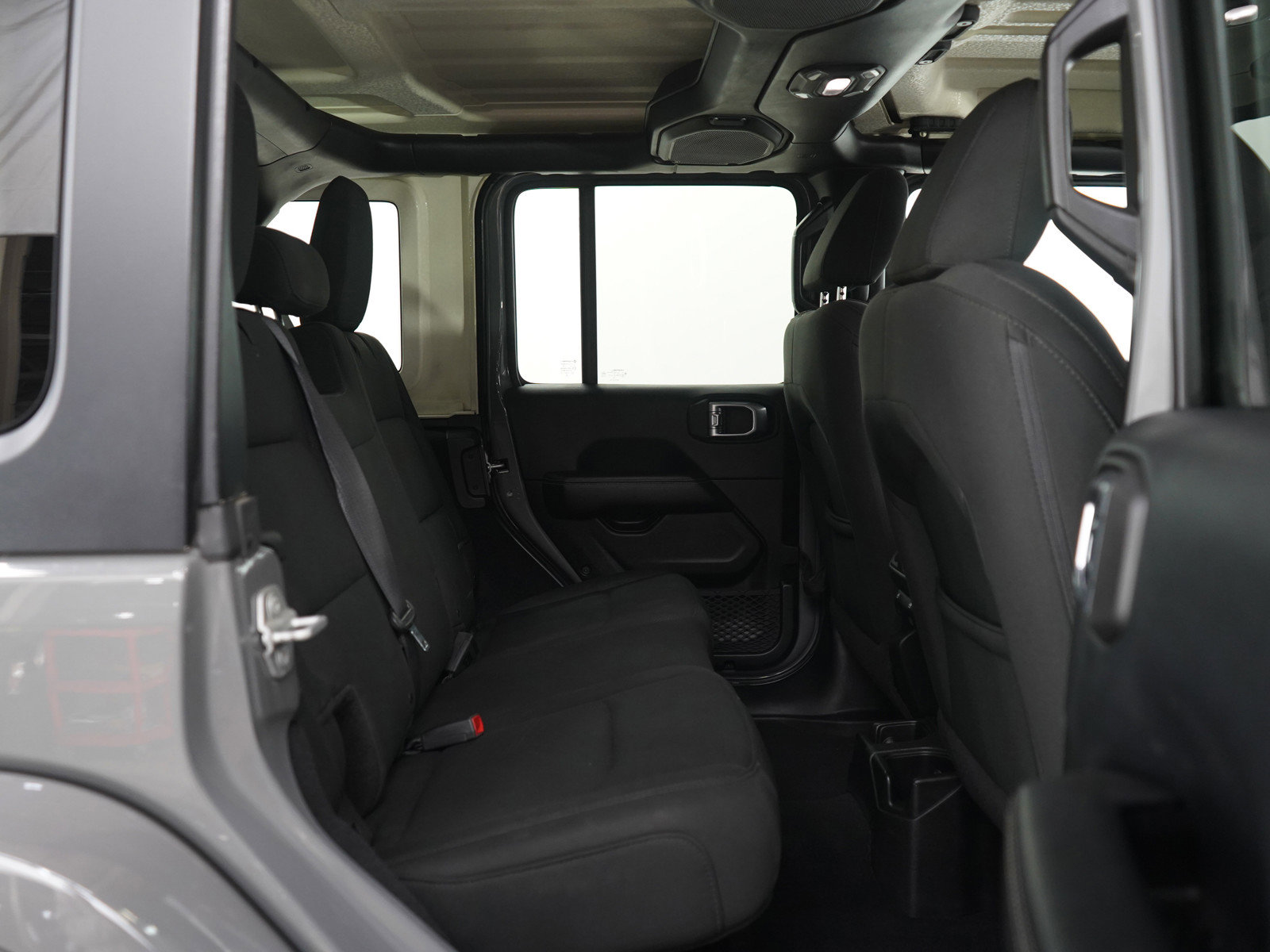 Used 2018 Jeep Wrangler Unlimited Sahara w/ Cold Weather Group image 11