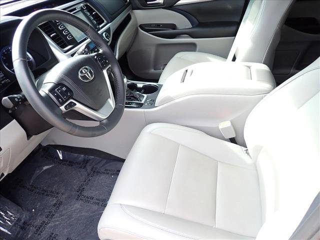 Used 2019 Toyota Highlander XLE AWD/4WD image 12
