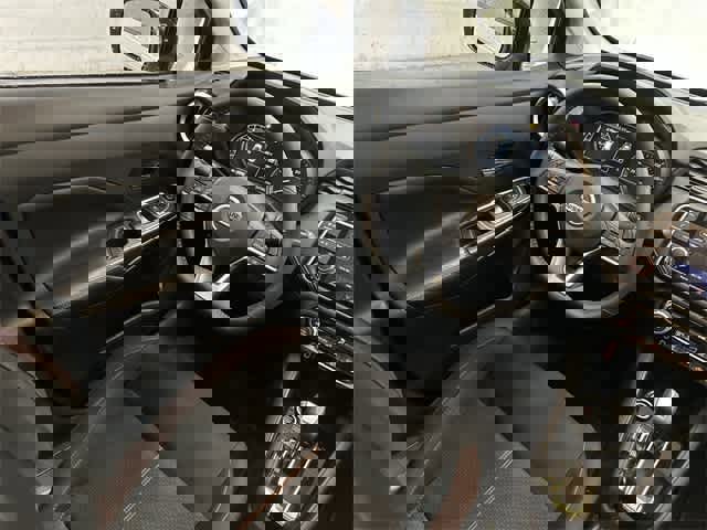 Used 2020 Nissan Versa SR image 12