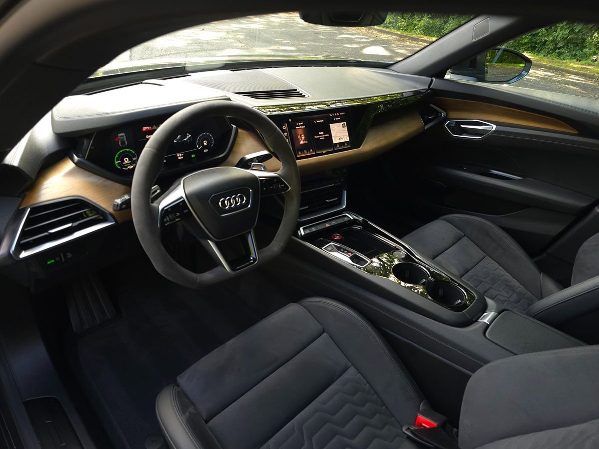 Used 2023 Audi e-tron GT Premium Plus AWD/4WD image 2