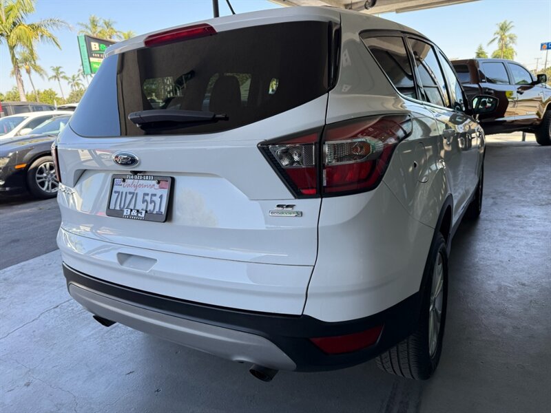 Used 2017 Ford Escape SE FWD image 11