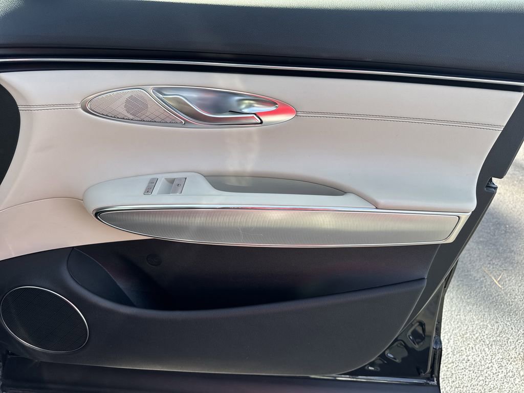 Used 2025 Genesis GV70 2.5T w/ Select Package image 14