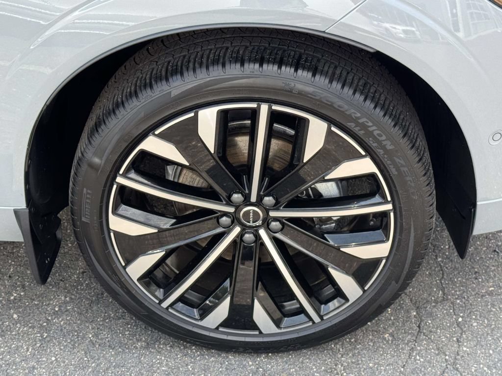 Certified 2026 Volvo XC60 B5 Ultra w/ Climate Package AWD/4WD image 6