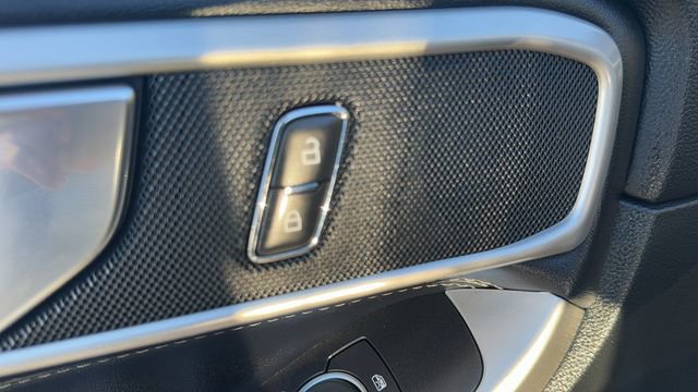 Certified 2022 Ford Explorer XLT w/ Equipment Group 202A image 10