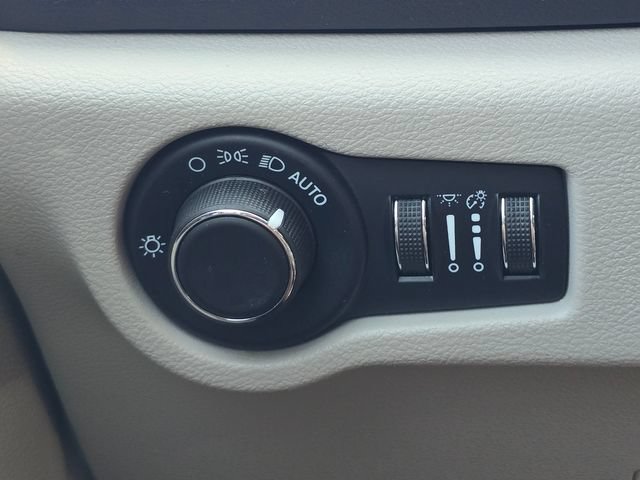 Used 2022 Chrysler Voyager LX FWD image 22