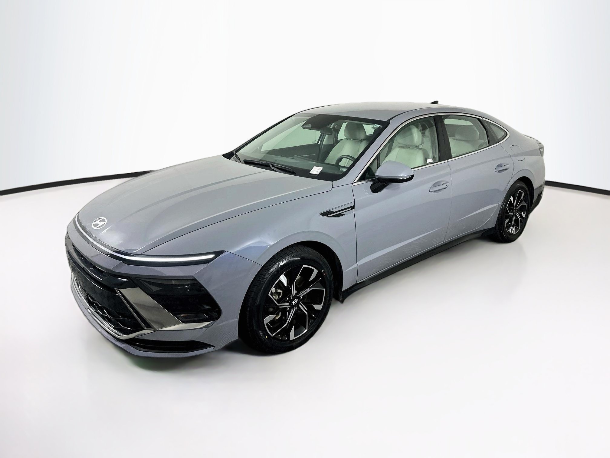 Used 2025 Hyundai Sonata SEL FWD image 3