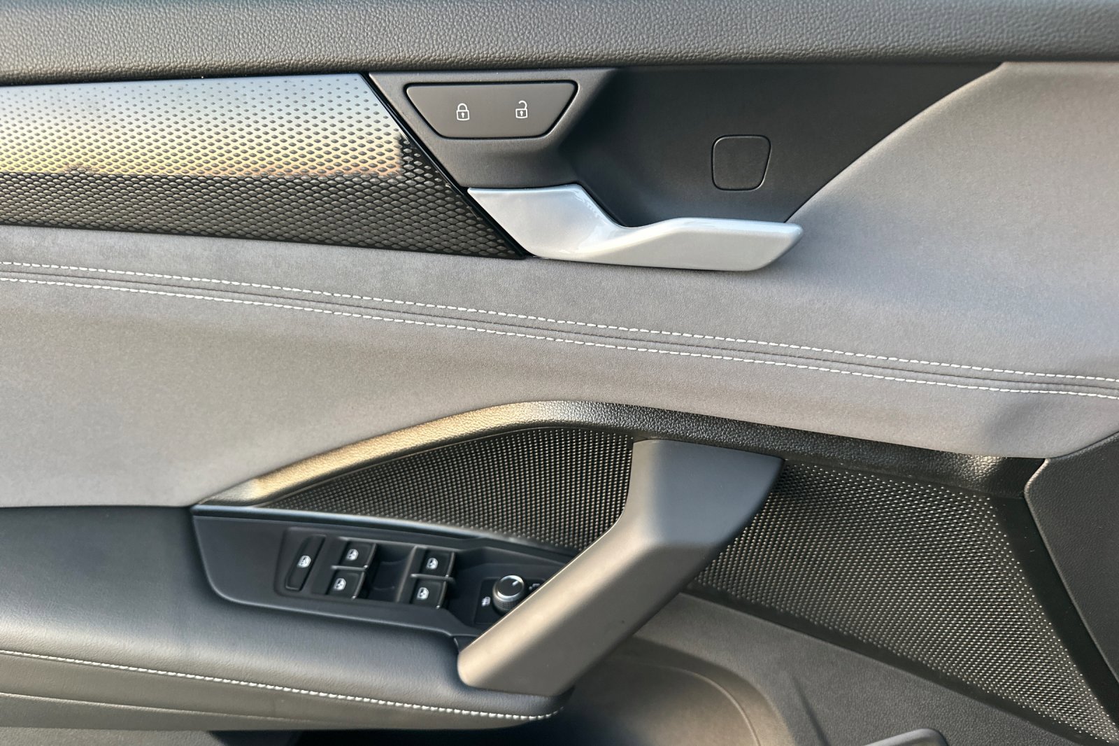 New 2026 Volkswagen Tiguan SE image 11