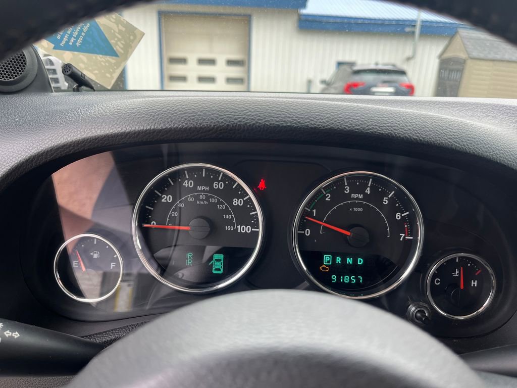 Used 2014 Jeep Wrangler Unlimited Sport w/ Connectivity Group AWD/4WD image 16