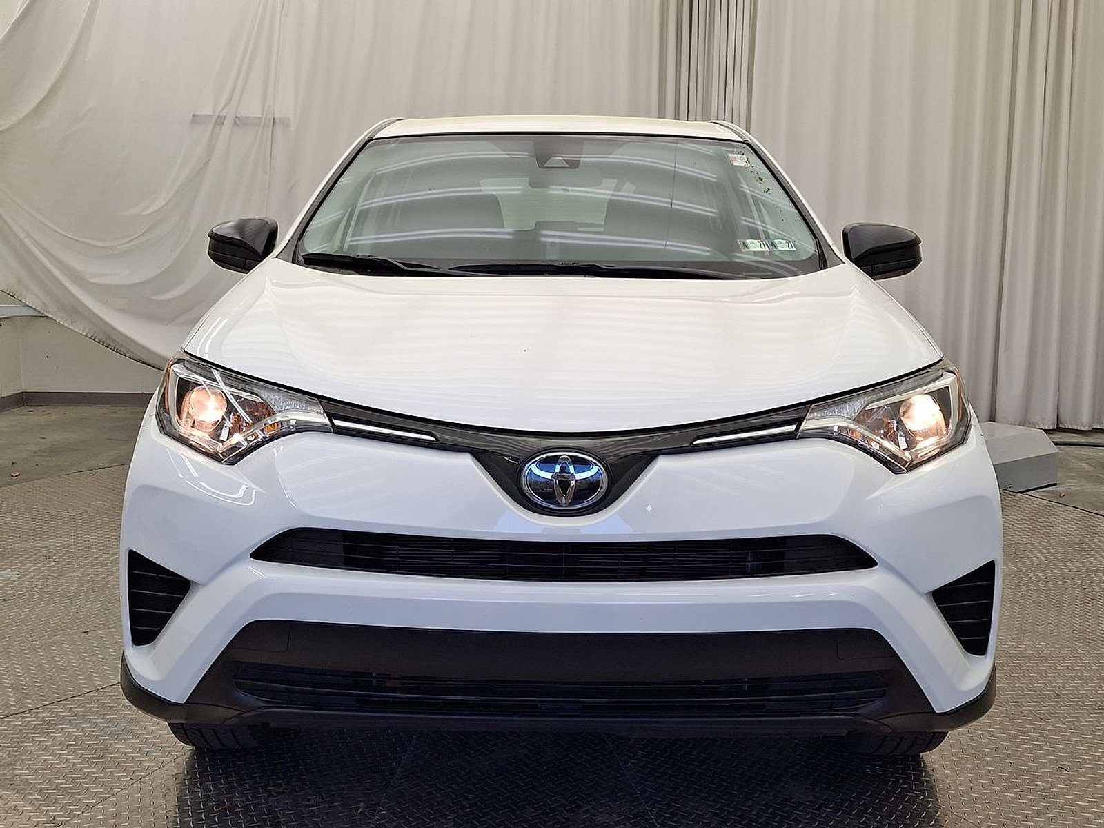 Certified 2018 Toyota RAV4 LE w/ All Weather Liner Package image 28