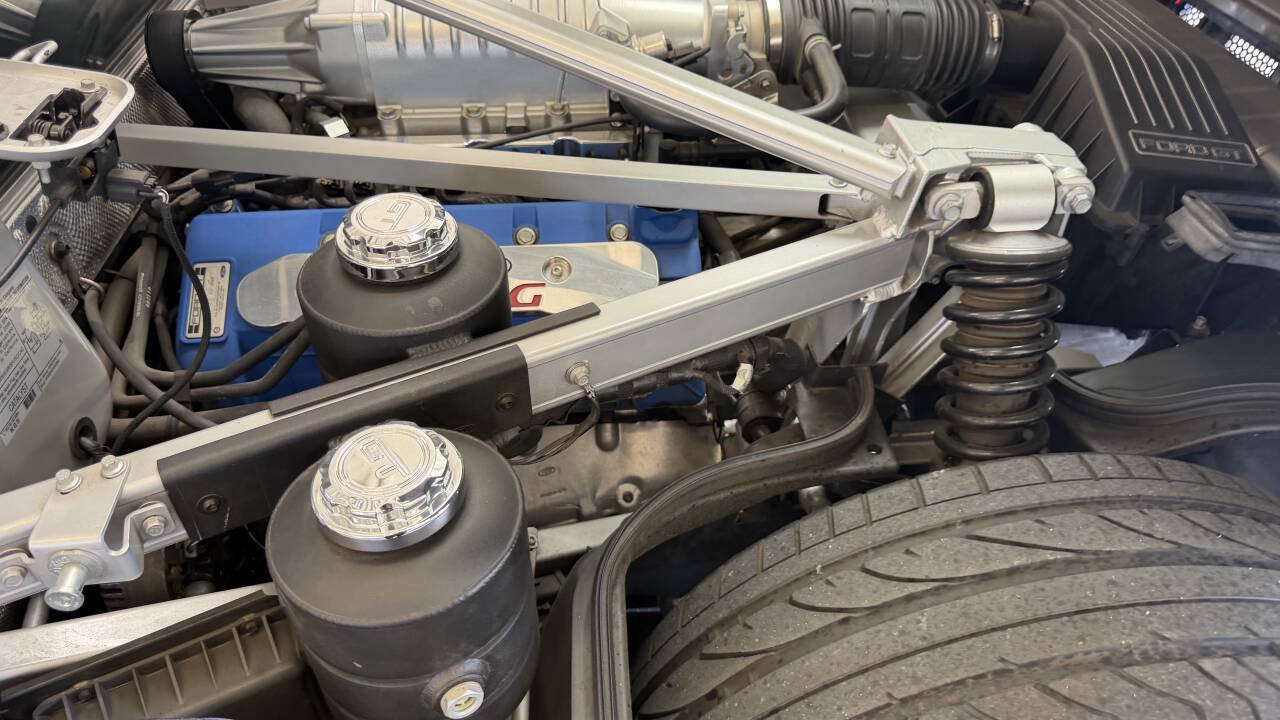 Used 2006 Ford GT RWD image 55