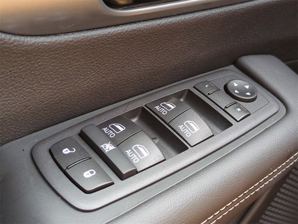 New 2026 Chrysler Pacifica Select w/ S Appearance Package image 25