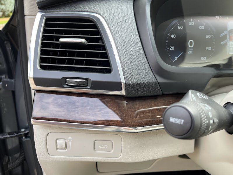 Used 2019 Volvo XC90 T6 Momentum w/ Protection Package Premier image 11