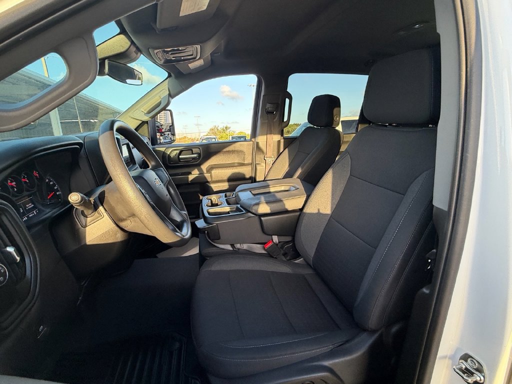 Used 2025 Chevrolet Silverado 2500 Custom w/ Custom Convenience Package RWD image 9