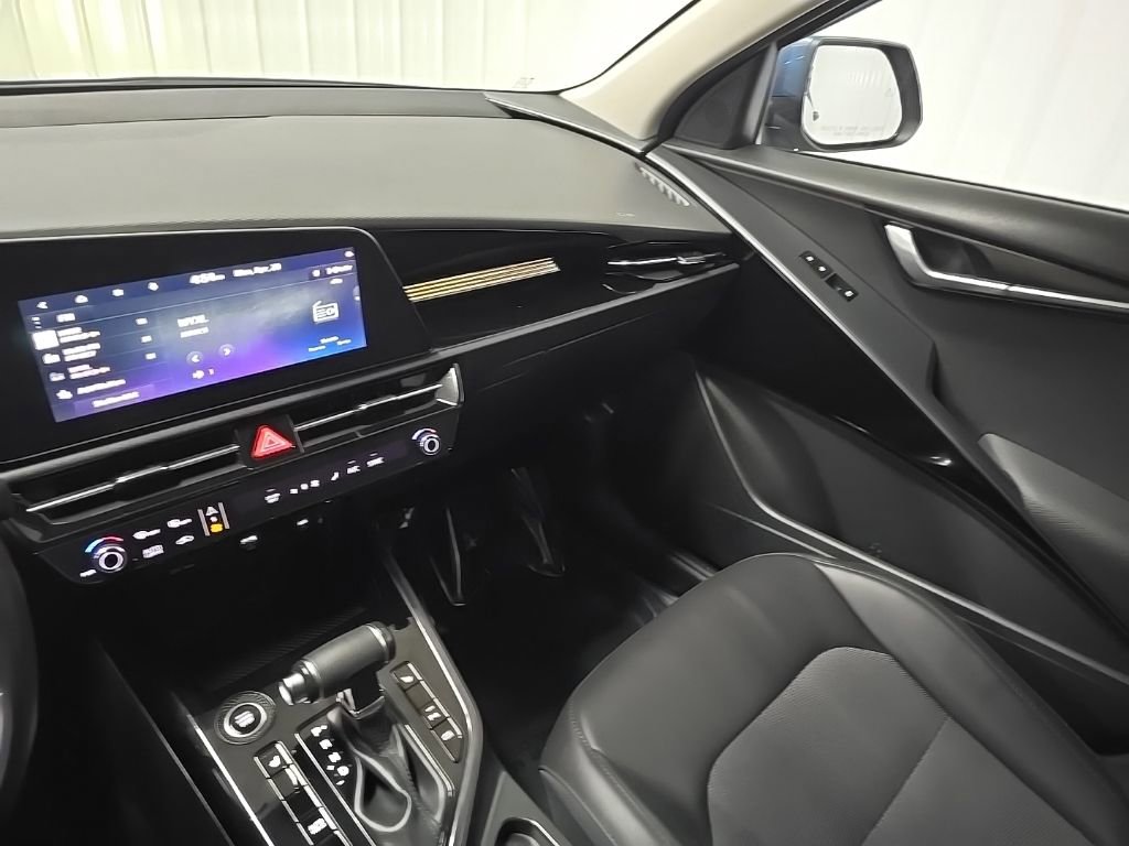 Used 2023 Kia Niro EX FWD image 27