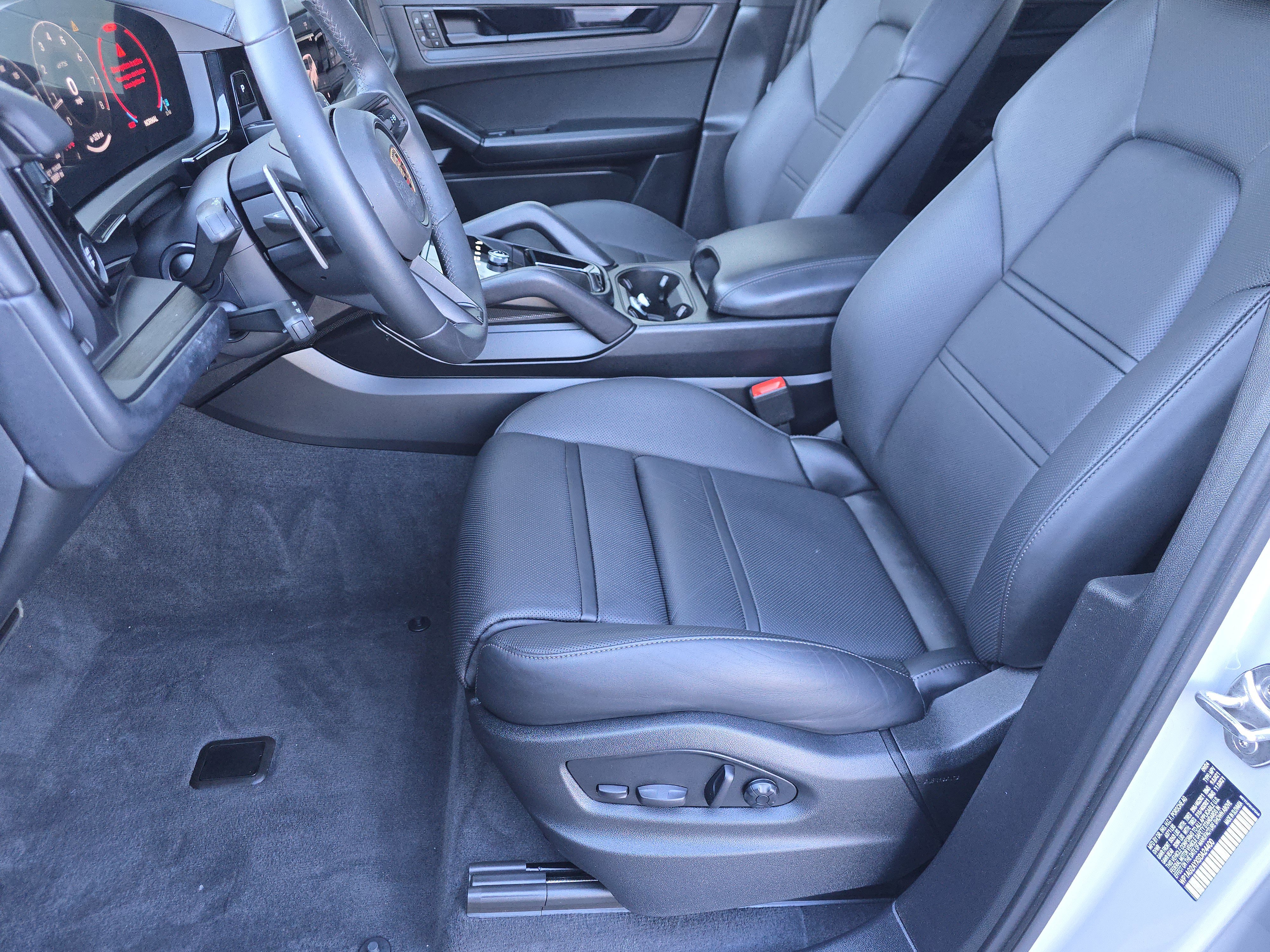 Certified 2025 Porsche Cayenne GTS image 5