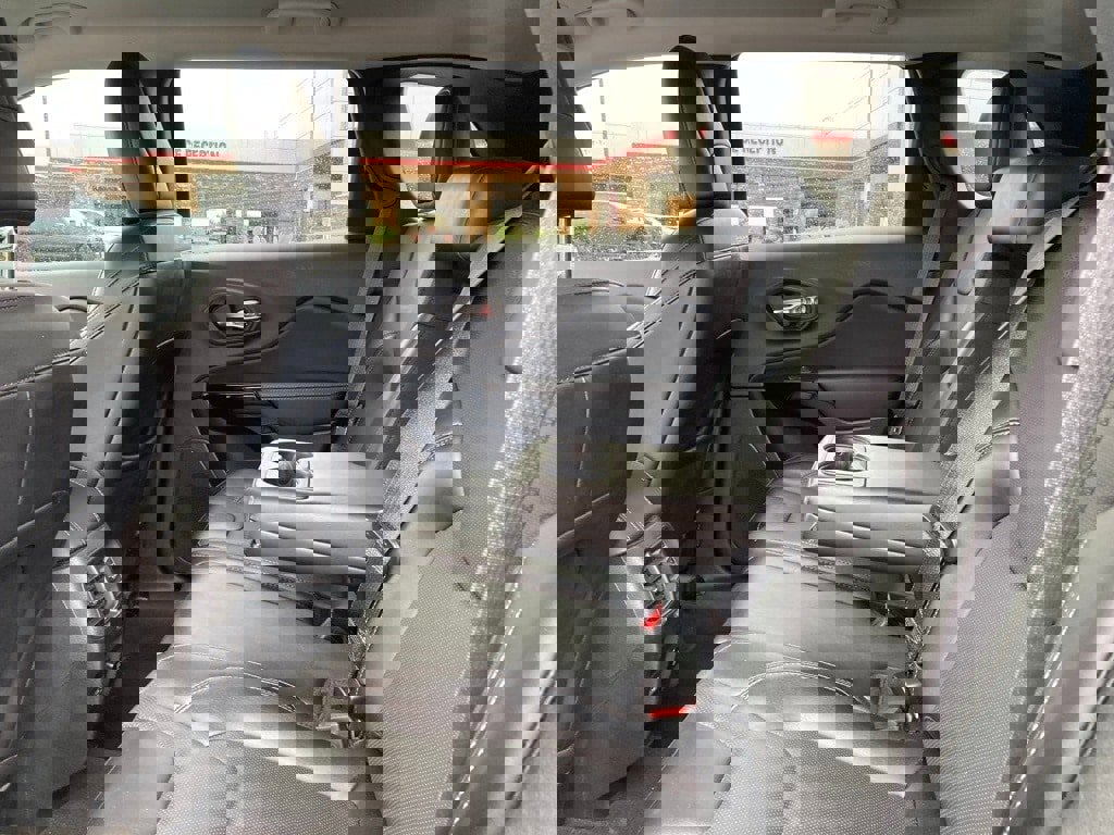 Used 2023 Jeep Cherokee Altitude Lux image 11