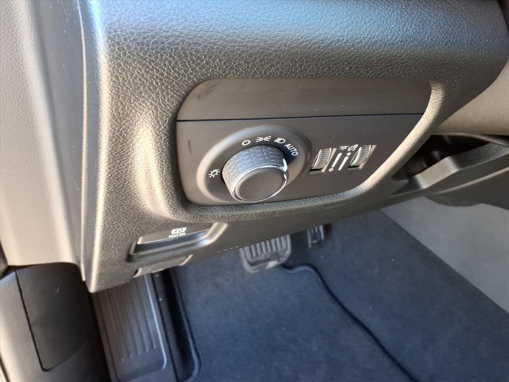 Used 2025 Jeep Grand Cherokee Altitude AWD/4WD image 9