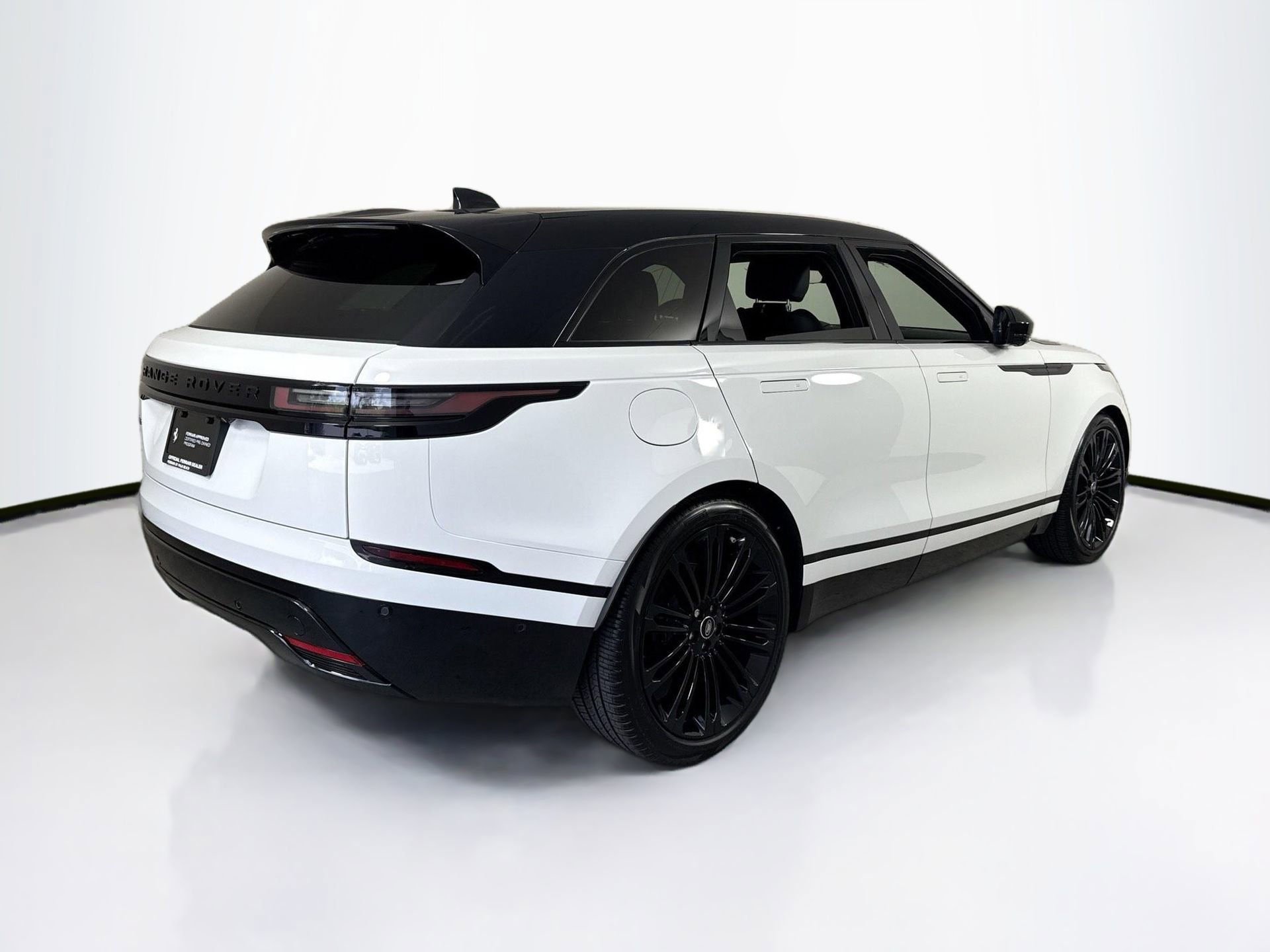 Used 2026 Land Rover Range Rover Velar Dynamic SE image 7
