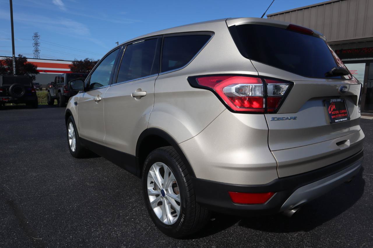 Used 2017 Ford Escape SE FWD image 23
