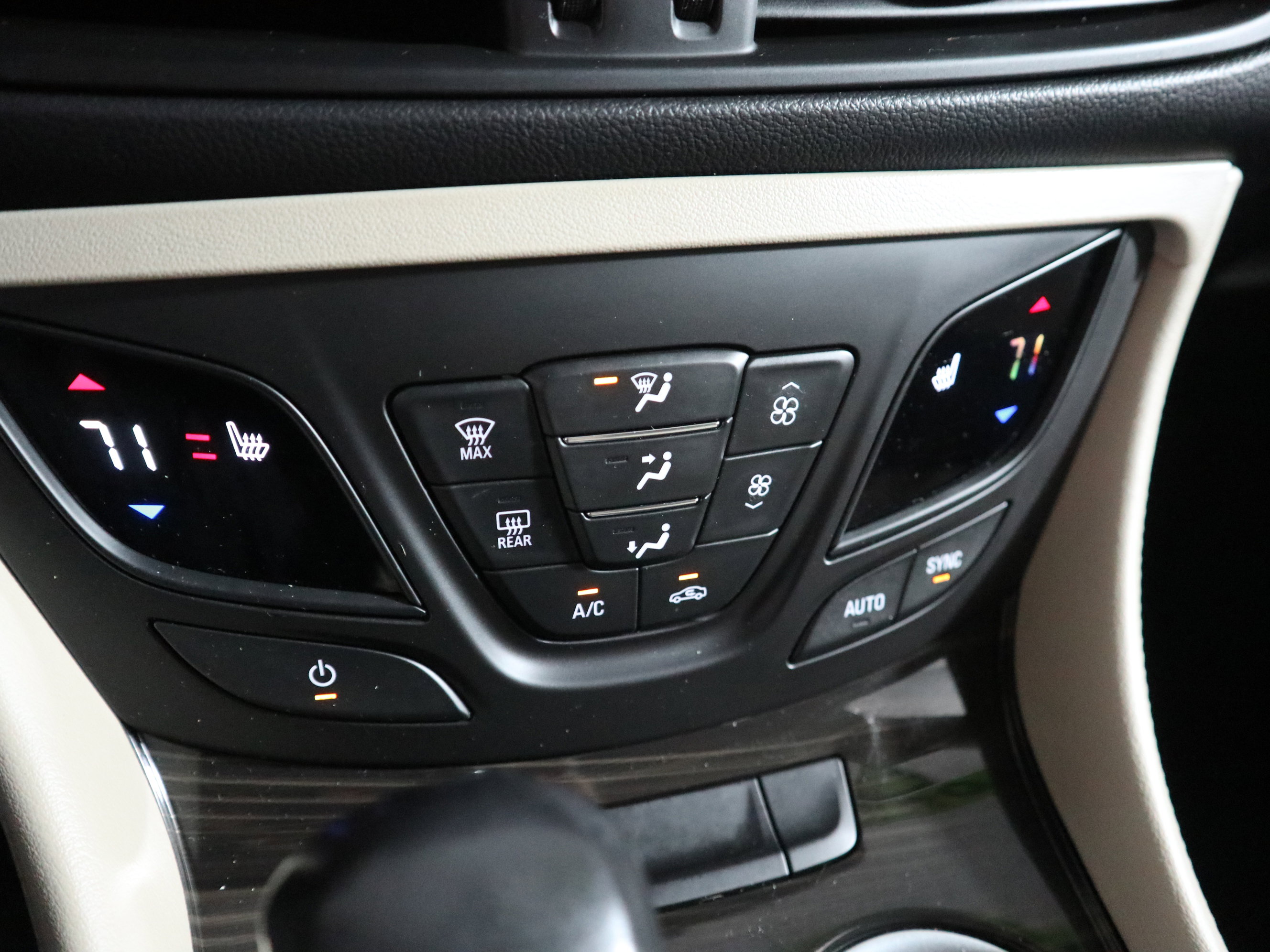 Used 2020 Buick Envision Essence image 30