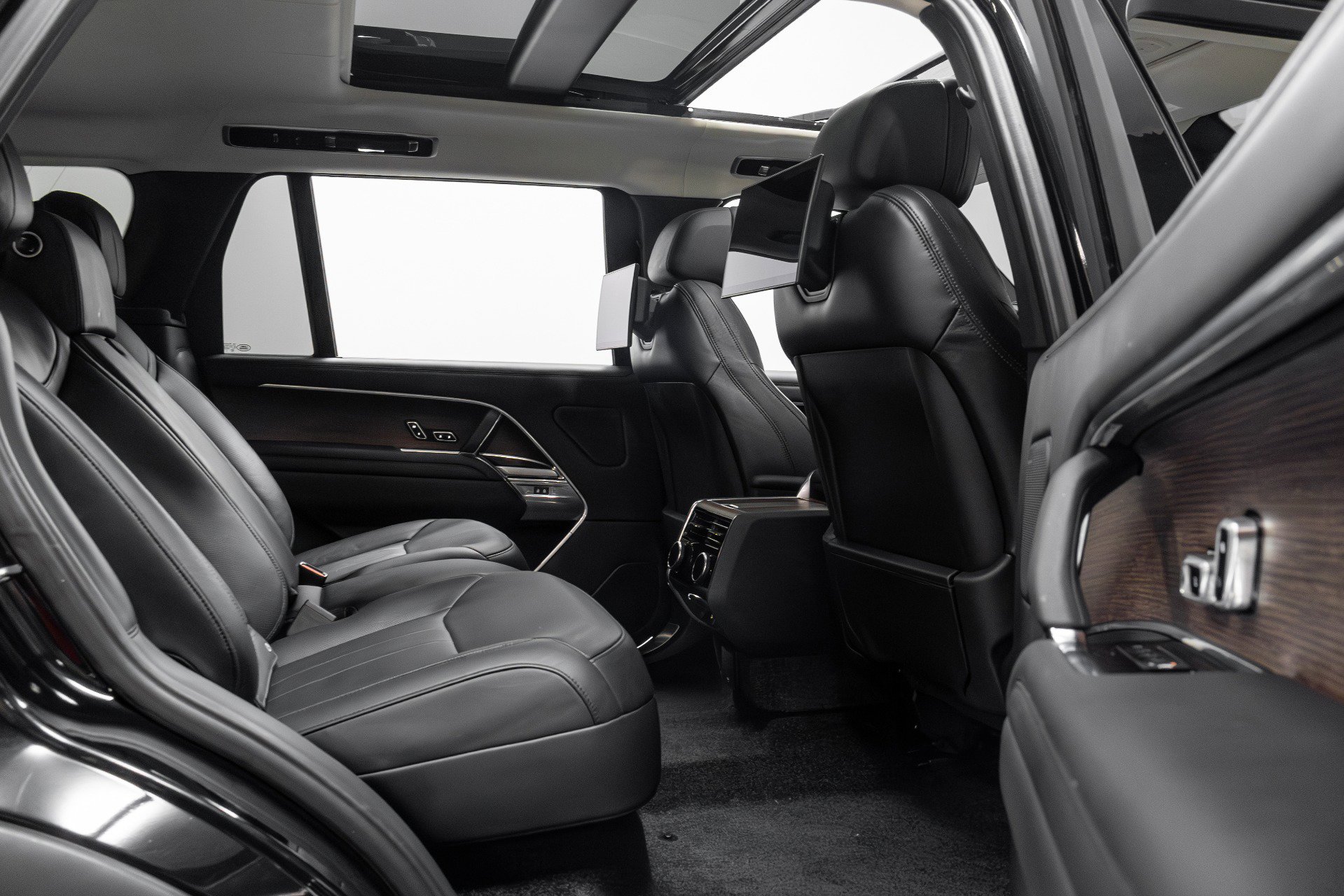 Used 2023 Land Rover Range Rover Long Wheelbase Autobiography image 70