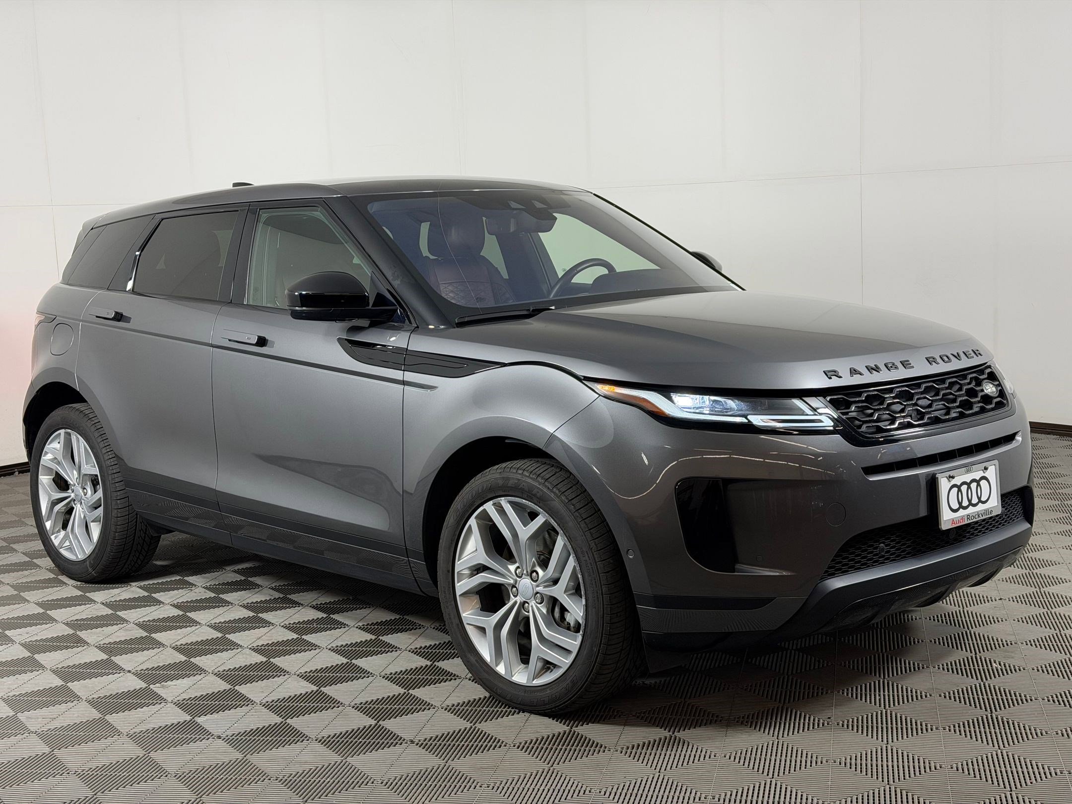 Used 2020 Land Rover Range Rover Evoque SE AWD/4WD image 7
