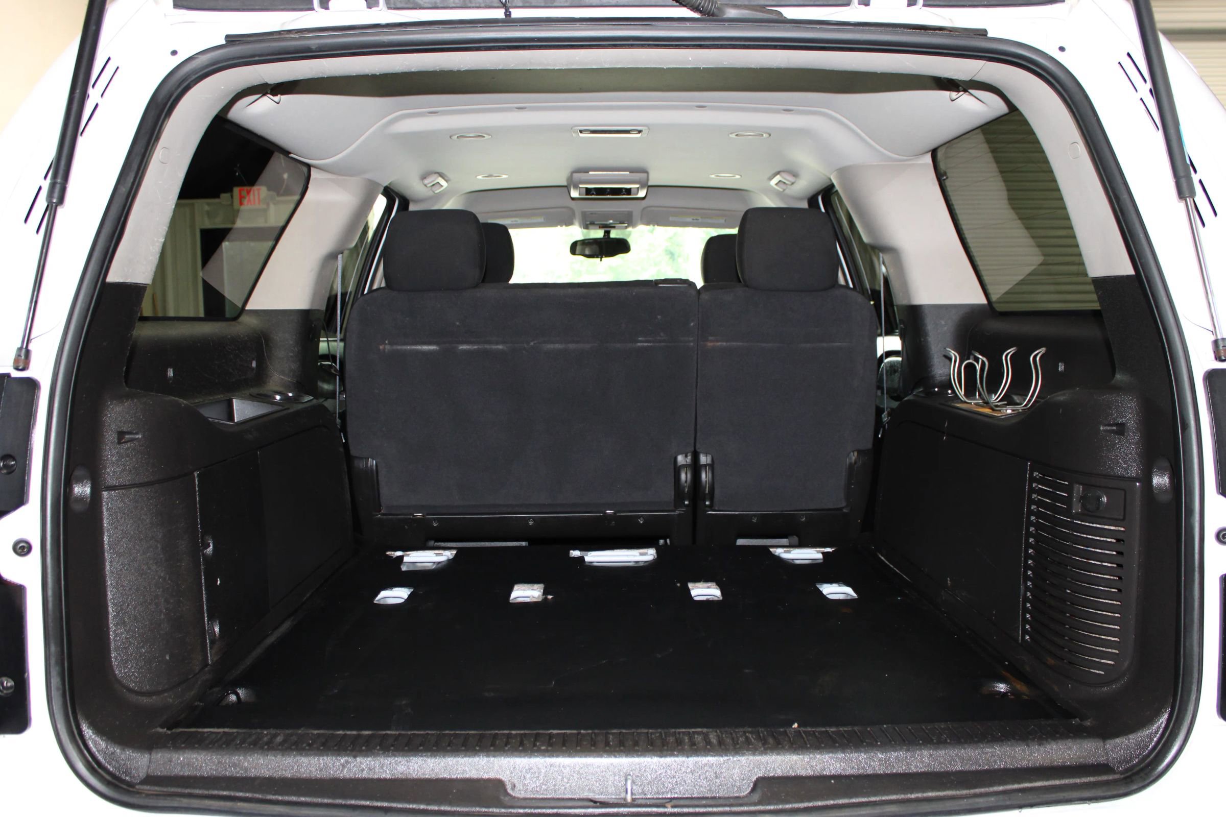 Used 2011 Chevrolet Suburban 2500 RWD image 27