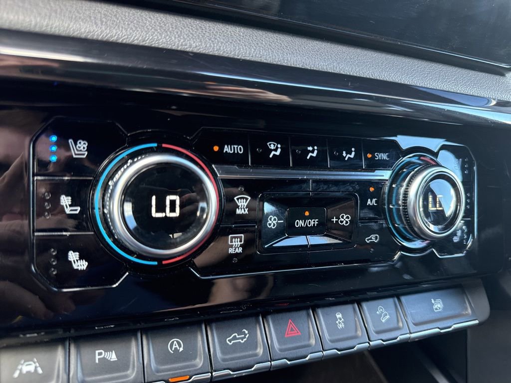 Used 2023 GMC Sierra 1500 AT4 w/ AT4 Premium Package image 22