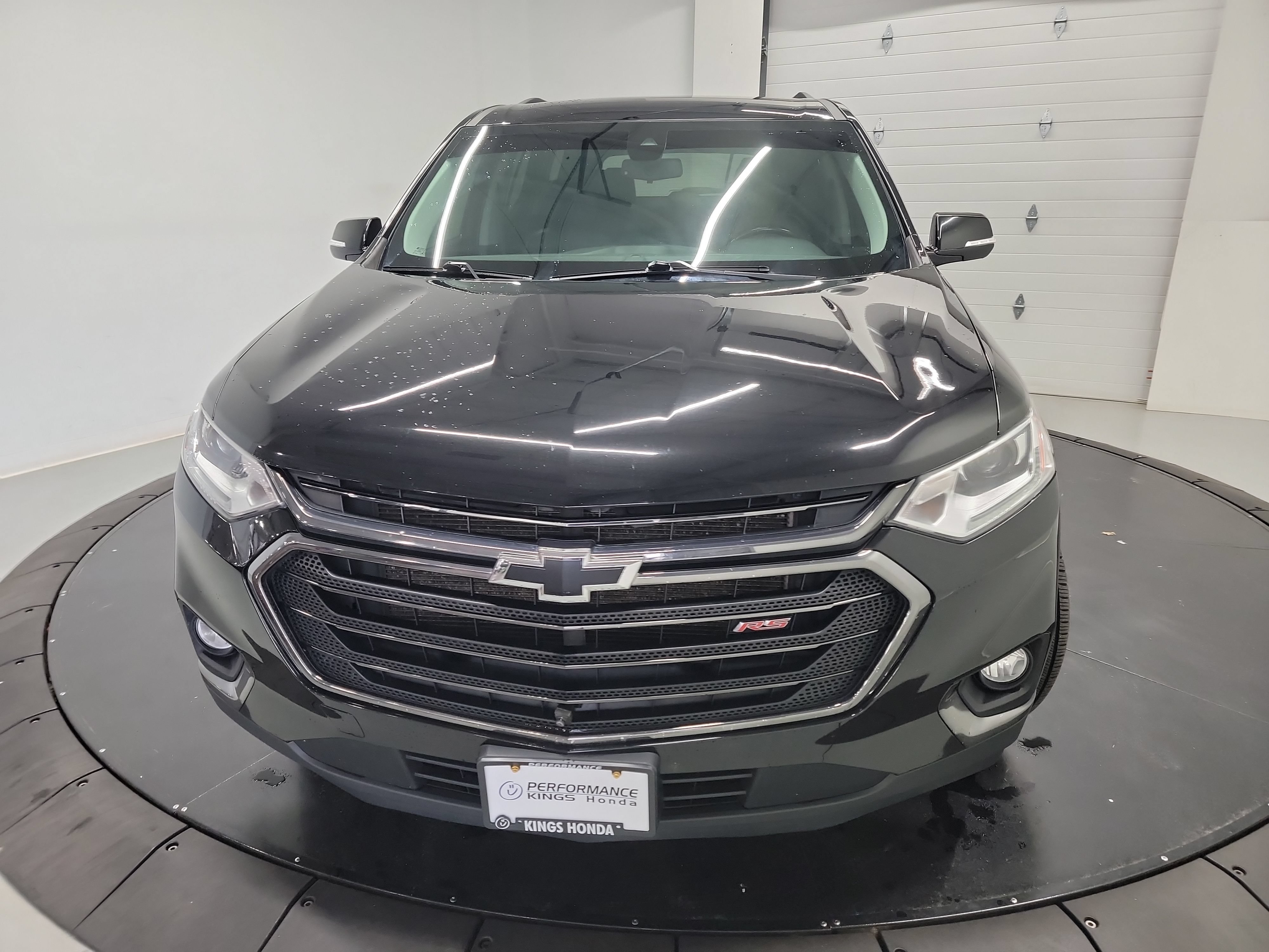 Used 2020 Chevrolet Traverse RS FWD image 2