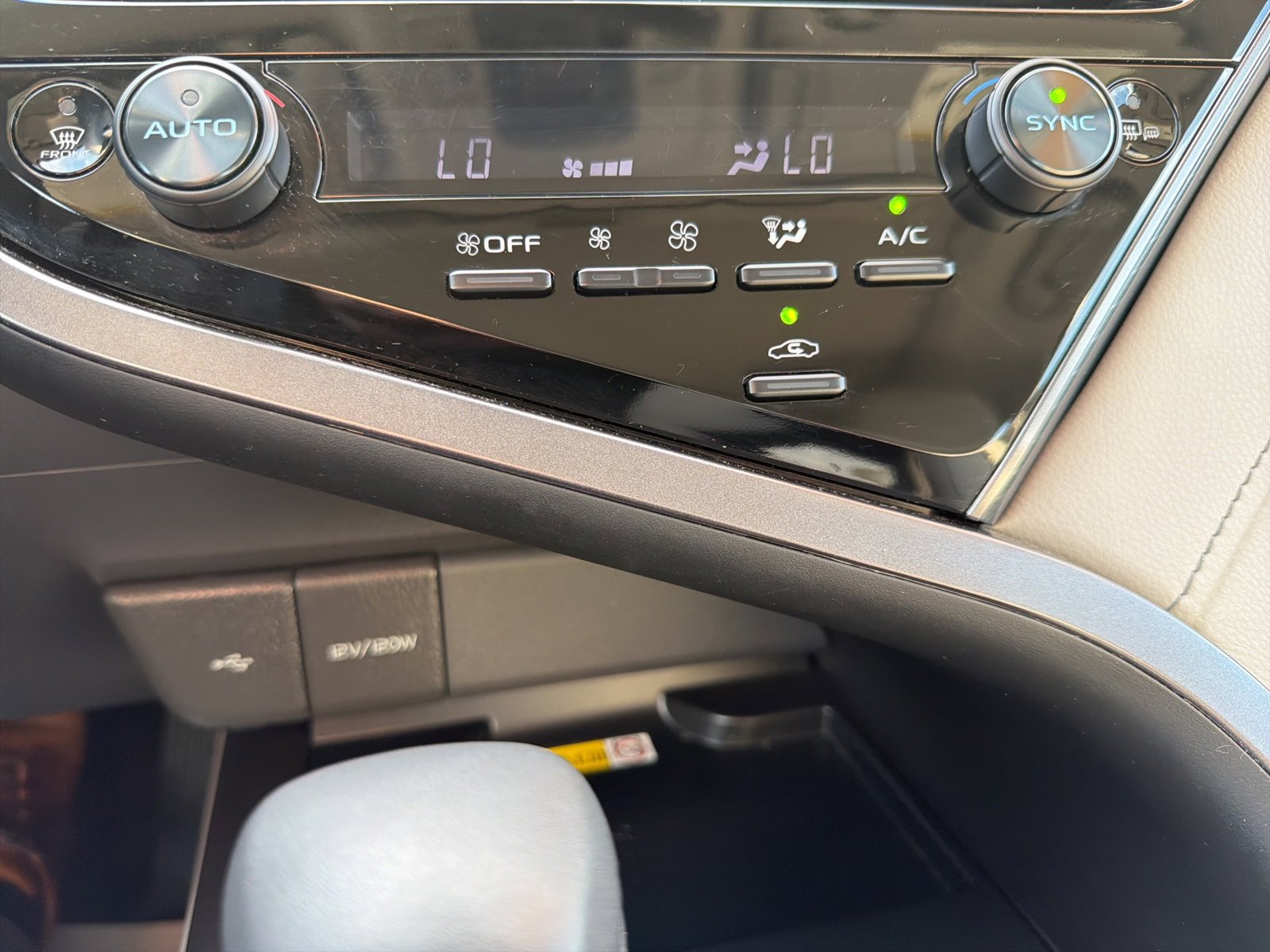 Used 2024 Toyota Camry SE image 10