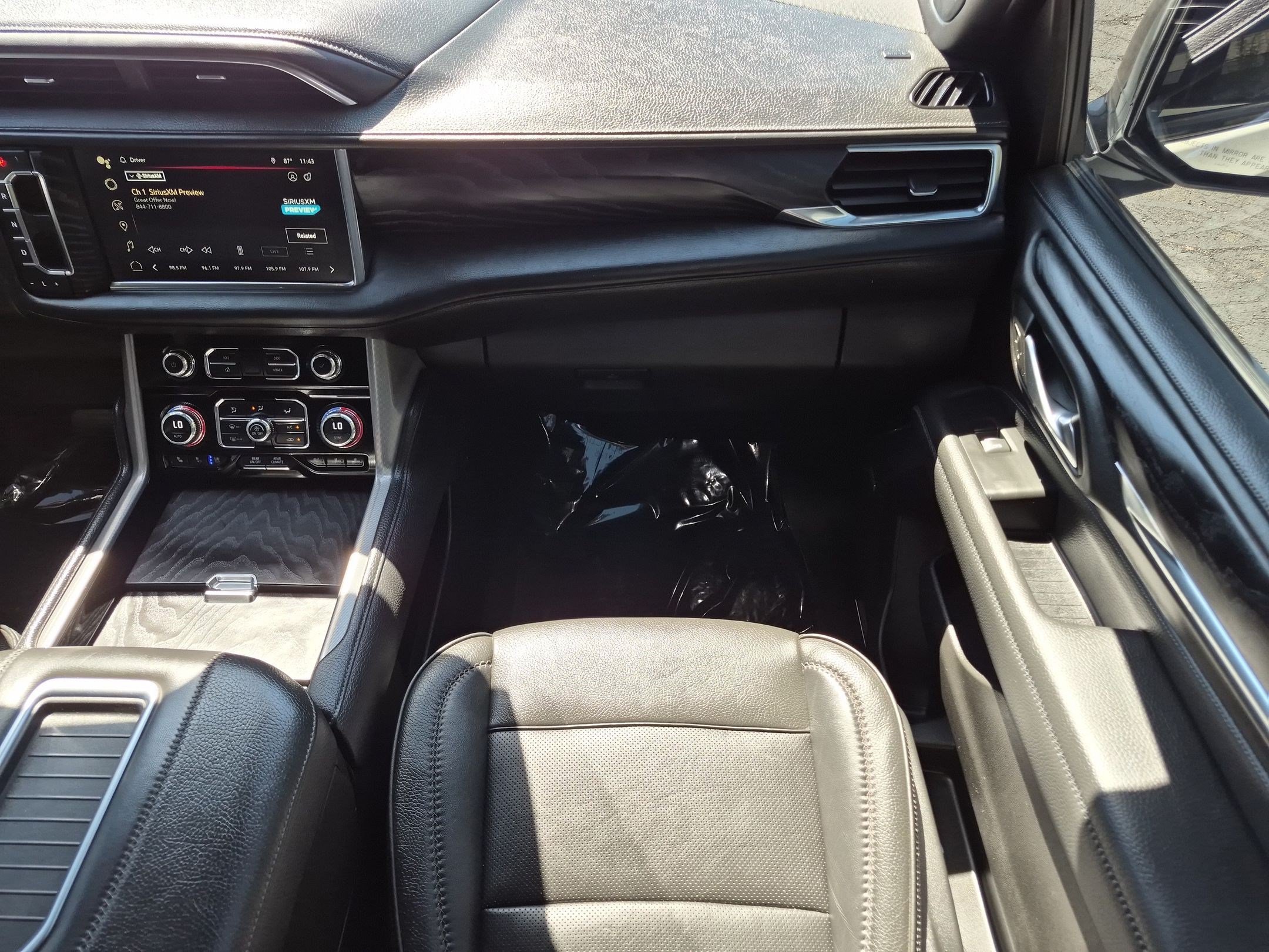 Used 2023 GMC Yukon XL Denali AWD/4WD image 29